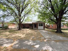 118 Brazos St in Garland, TX - Building Photo