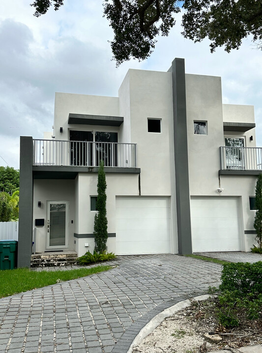 11572 NE 13th Ave in Miami, FL - Building Photo