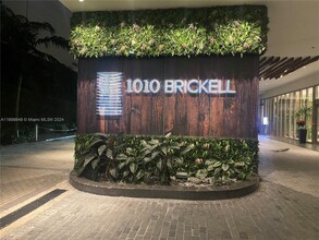 1010 Brickell Ave in Miami, FL - Building Photo - Building Photo