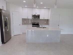 2201 Aquifer Ln in Davenport, FL - Foto de edificio - Building Photo