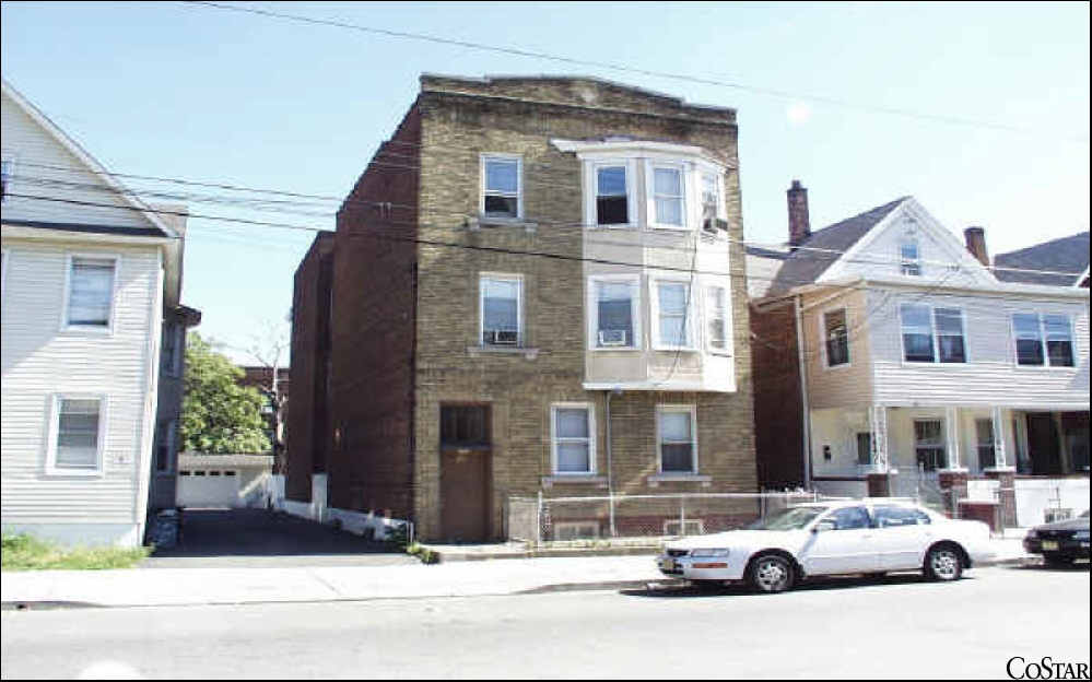 22 Tulip St in Passaic, NJ - Building Photo