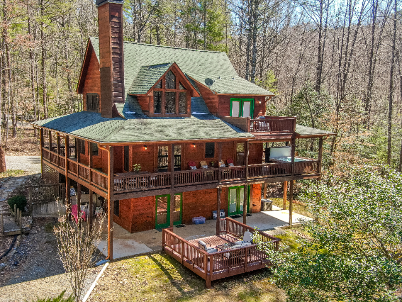 12 Black Bear Dr in Ellijay, GA - Building Photo