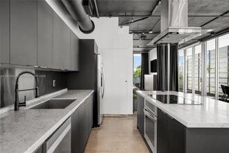 1700 Meridian Ave in Miami Beach, FL - Building Photo - Building Photo