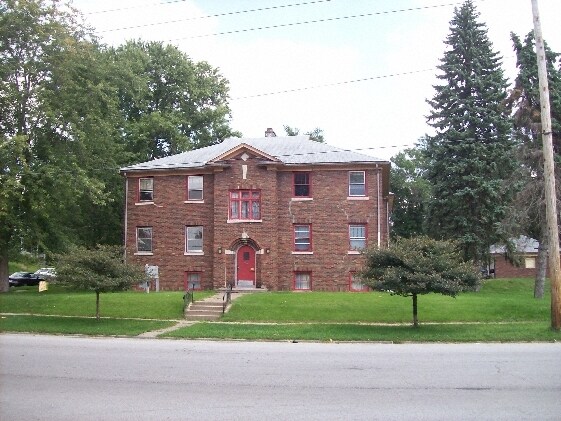 921 Pershing Ave in Davenport, IA - Building Photo