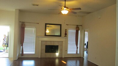 11935 Dinosaur Valley Dr in Sugar Land, TX - Building Photo - Building Photo