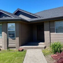 2235 NW 15th St in Redmond, OR - Building Photo - Building Photo