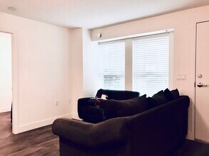 1534 Henshaw Ln in Vancouver, BC - Building Photo - Building Photo