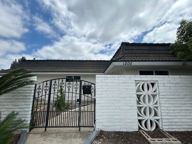 1200 W Ball Rd in Anaheim, CA - Building Photo - Building Photo