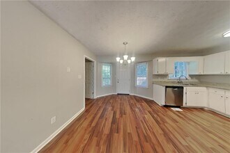 121 Chantilly Ln in Lawrenceville, GA - Building Photo - Building Photo