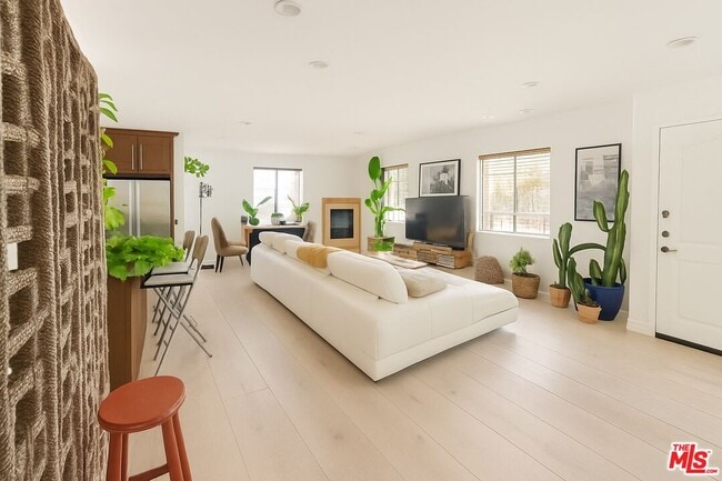 property at 1146 Hacienda Pl