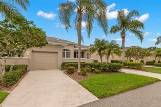 2290 Sifield Greens Way in Sun City Center, FL - Building Photo - Building Photo