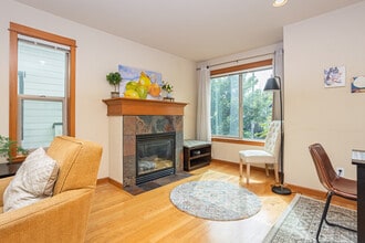 3314 Wetmore Ave S in Seattle, WA - Building Photo - Building Photo