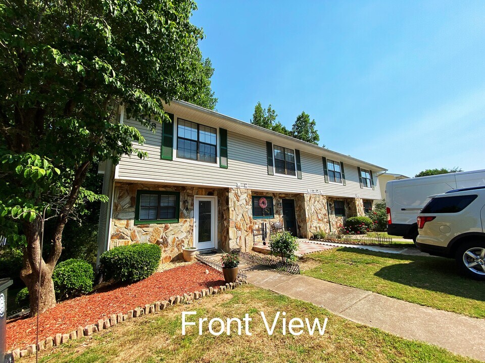 2493 Hidden Cove Ct, Unit C in Gainesville, GA - Foto de edificio