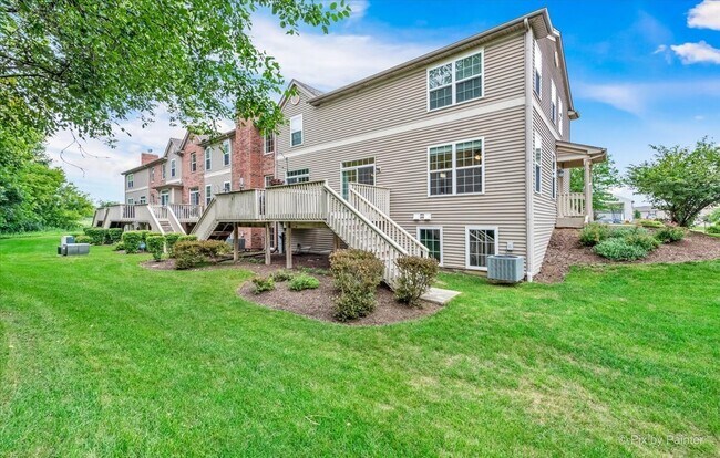 738 Oak Hollow Rd in Crystal Lake, IL - Building Photo - Building Photo