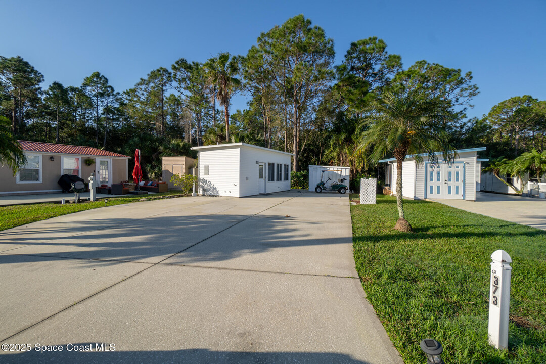 373 Plantation Dr in Titusville, FL - Building Photo