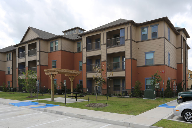 Sunset Terrace Senior Village in Pharr, TX - Foto de edificio - Building Photo