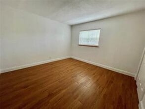 811 NE 14th Pl, Unit 4 in Fort Lauderdale, FL - Foto de edificio - Building Photo