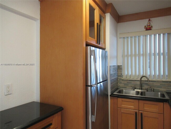 100 Fontainebleau Blvd in Miami, FL - Building Photo - Building Photo