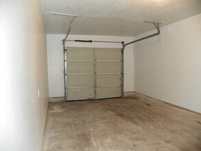 1209 Whispering Glen St in Tecumseh, OK - Building Photo - Building Photo