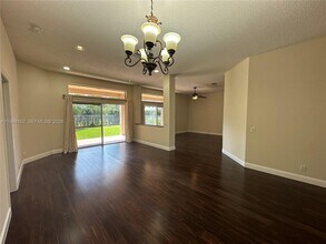 4192 Laurel Ridge Cir in Weston, FL - Building Photo - Building Photo