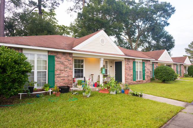 Bougainvilla Apartments in Denham Springs, LA - Building Photo - Building Photo