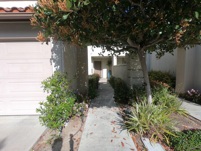 26465 Portola in Mission Viejo, CA - Building Photo - Building Photo