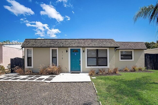 property at 715 W Palm St