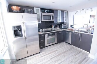 440 Paradise Isle Blvd in Hallandale Beach, FL - Building Photo - Building Photo