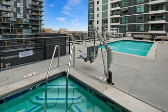 425 W Beech St, Unit 1156 in San Diego, CA - Building Photo - Building Photo