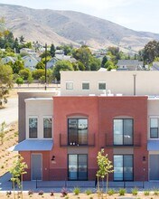 Roundhouse Place in San Luis Obispo, CA - Foto de edificio - Building Photo