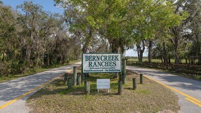 1950 Bern Creek Loop in Sarasota, FL - Building Photo - Building Photo