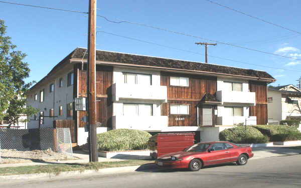 12207 Chandler Blvd in Valley Village, CA - Building Photo