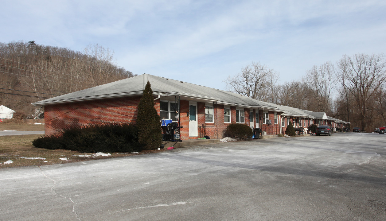 Sherwood Commons Apartments in New Milford, CT - Foto de edificio