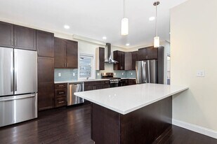 77 Winchester St in Medford, MA - Building Photo