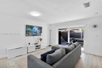 342 NW 114th Ave in Miami, FL - Building Photo - Building Photo