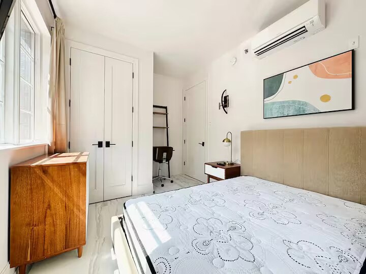 Furnished room/NOT APARTMENT in Brooklyn, NY - Building Photo