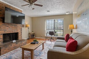 6261 Lycoming Rd in Montgomery, AL - Building Photo