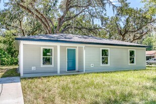 214 Center St in Daytona Beach, FL - Building Photo