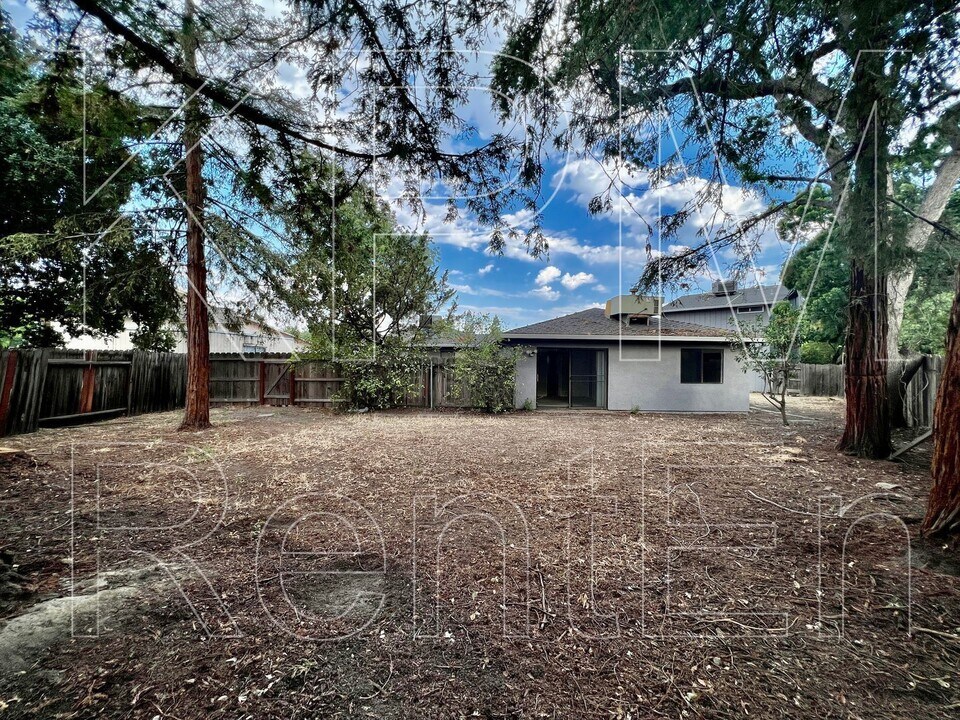 5532 Fox Sparrow Ct in Stockton, CA - Building Photo