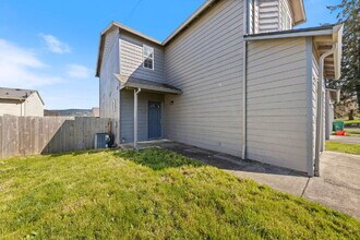 203 3rd St in Gaston, OR - Building Photo - Building Photo