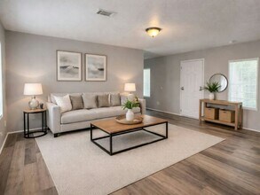 4807 Allen Way in Tampa, FL - Building Photo - Building Photo