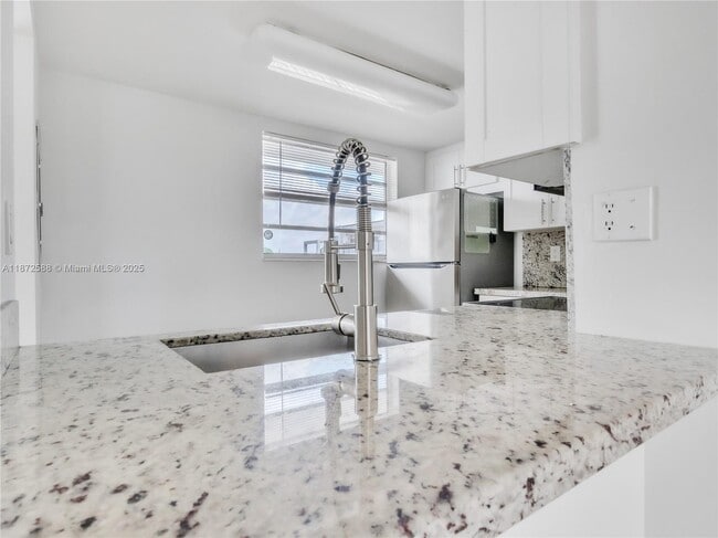 14155 SW 87th St in Miami, FL - Building Photo - Building Photo