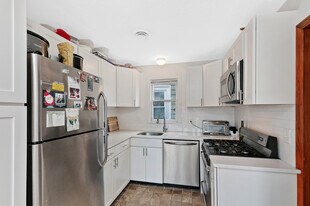 32 Prospect St, Unit 32 Prospect Street 3 in Boston, MA - Building Photo