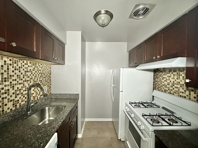 5820 N Sheridan Rd in Chicago, IL - Foto de edificio - Building Photo