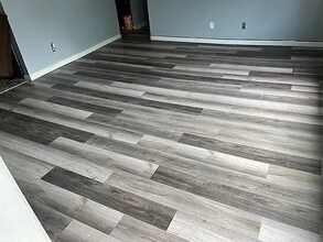 9 W Adams Dr in Sauget, IL - Foto de edificio - Building Photo