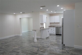 1618 Cherry Hills Dr in Sun City Center, FL - Building Photo - Building Photo