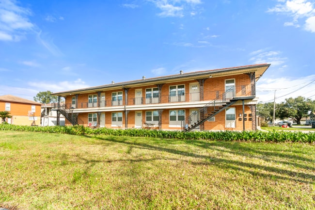 3420 Jackson Blvd, Unit Apt. E in Chalmette, LA - Foto de edificio - Building Photo