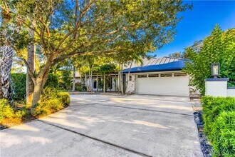 7 Oakwood Dr in Stuart, FL - Building Photo - Building Photo