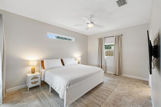 4360 Iola Dr in Sarasota, FL - Building Photo - Building Photo