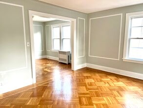 3942 55th St, Unit 2n Floor in Woodside, NY - Foto de edificio - Building Photo